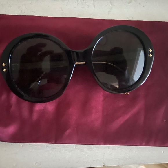 Sunglass - Picture 1 of 3